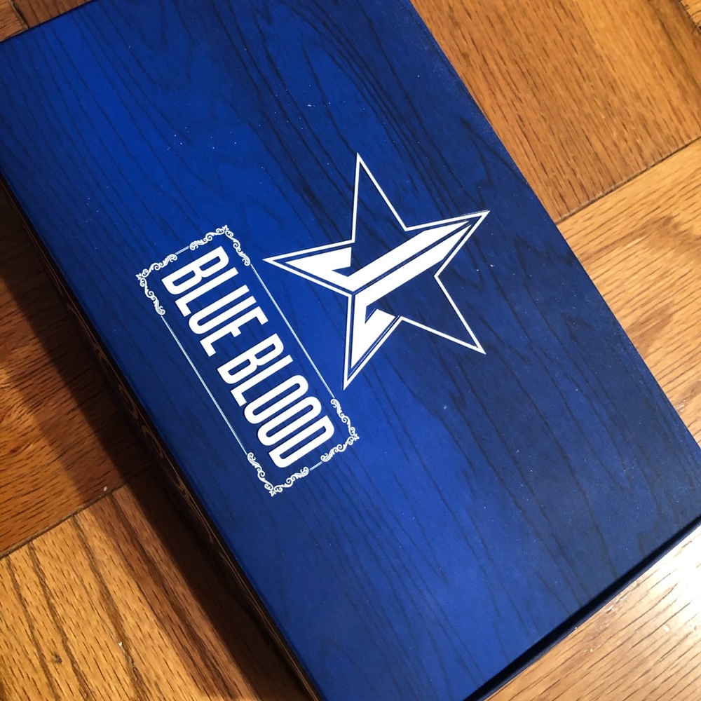 Jeffree Star Blue Blood Pallette